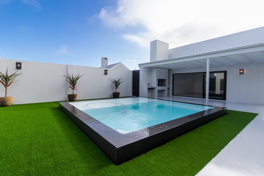 6 Bedroom Property for Sale in Yzerfontein Western Cape